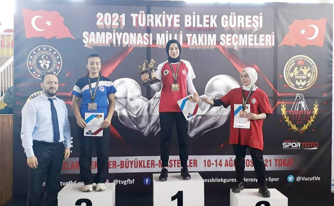 Çelik bilekler 10 madalyayla döndü
