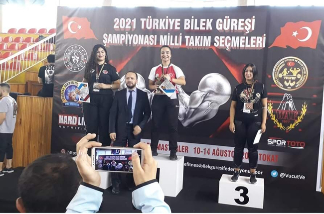 Çelik bilekler 10 madalyayla döndü