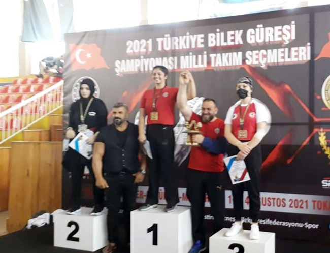 Çelik bilekler 10 madalyayla döndü