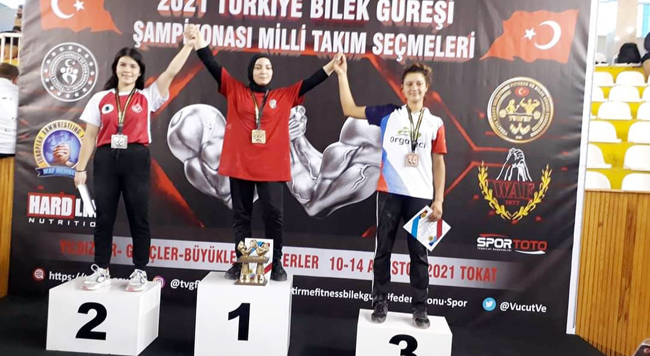 Çelik bilekler 10 madalyayla döndü