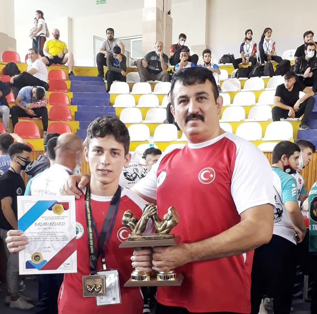 Çelik bilekler 10 madalyayla döndü