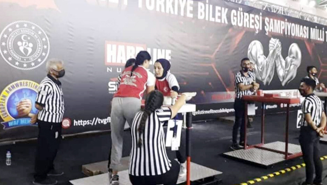 Çelik bilekler 10 madalyayla döndü