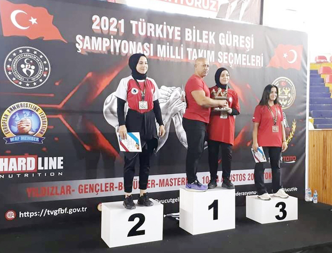 Çelik bilekler 10 madalyayla döndü