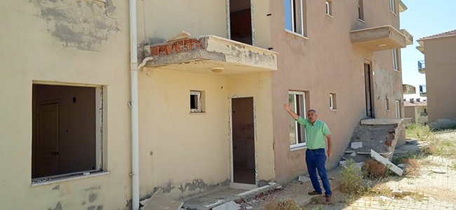 Deprem konutlarında ne var ne yok çaldılar geride boş duvarları bıraktılar