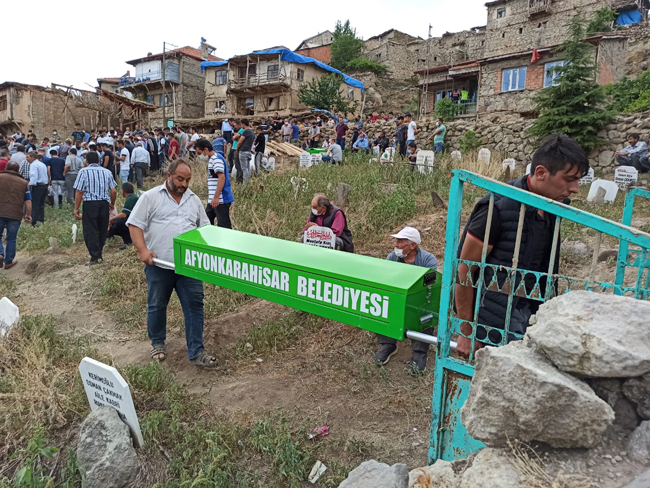 BİR AİLE YOK OLDU