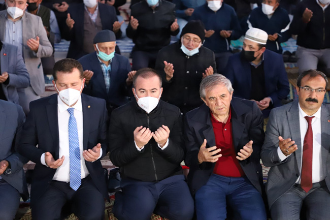 KOCATEPE’DE CEMAATLE SABAH NAMAZI KILINDI