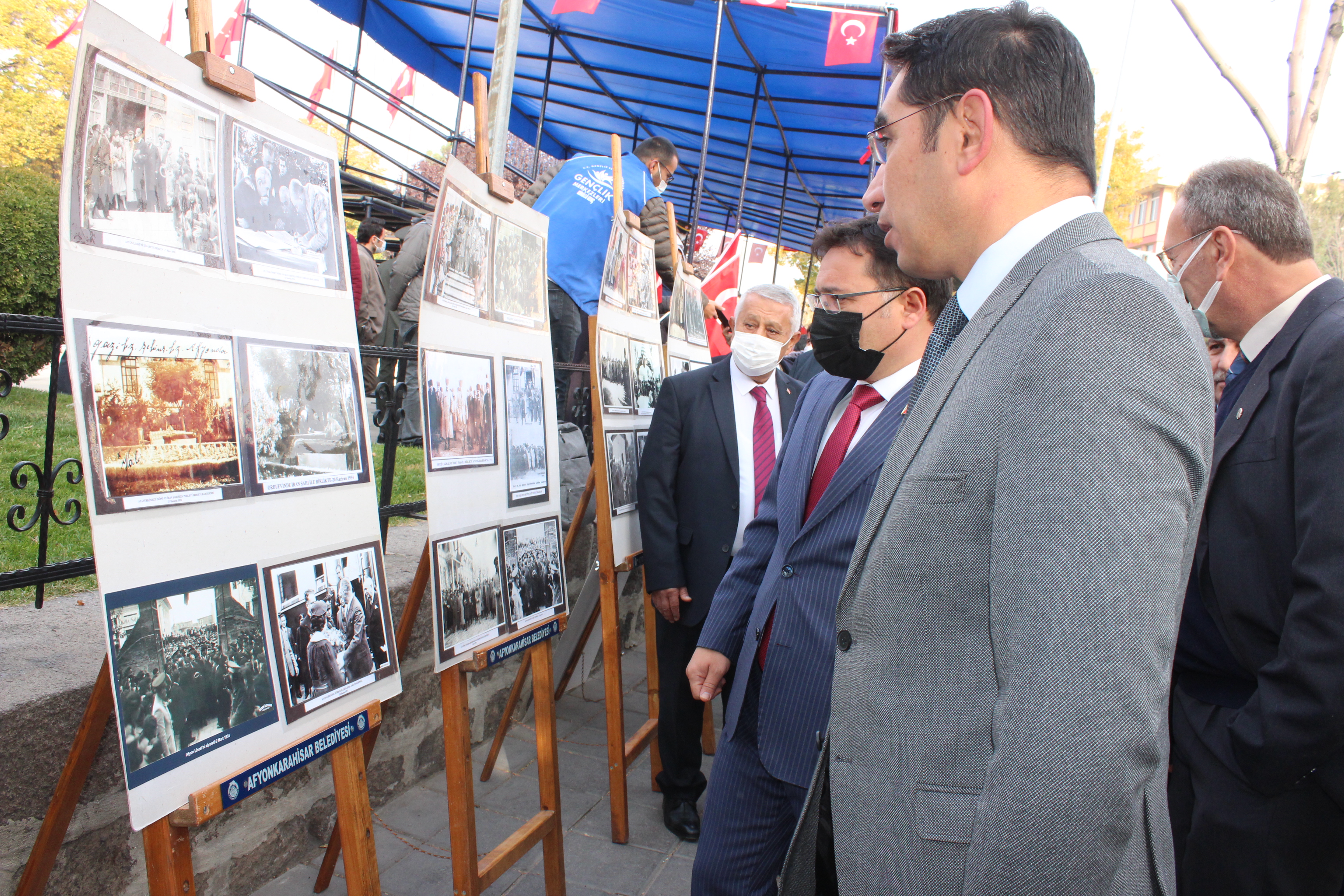VALİ ÇİÇEK, ATATÜRK FOTOĞRAF SERGİSİNE HAYRAN KALDI