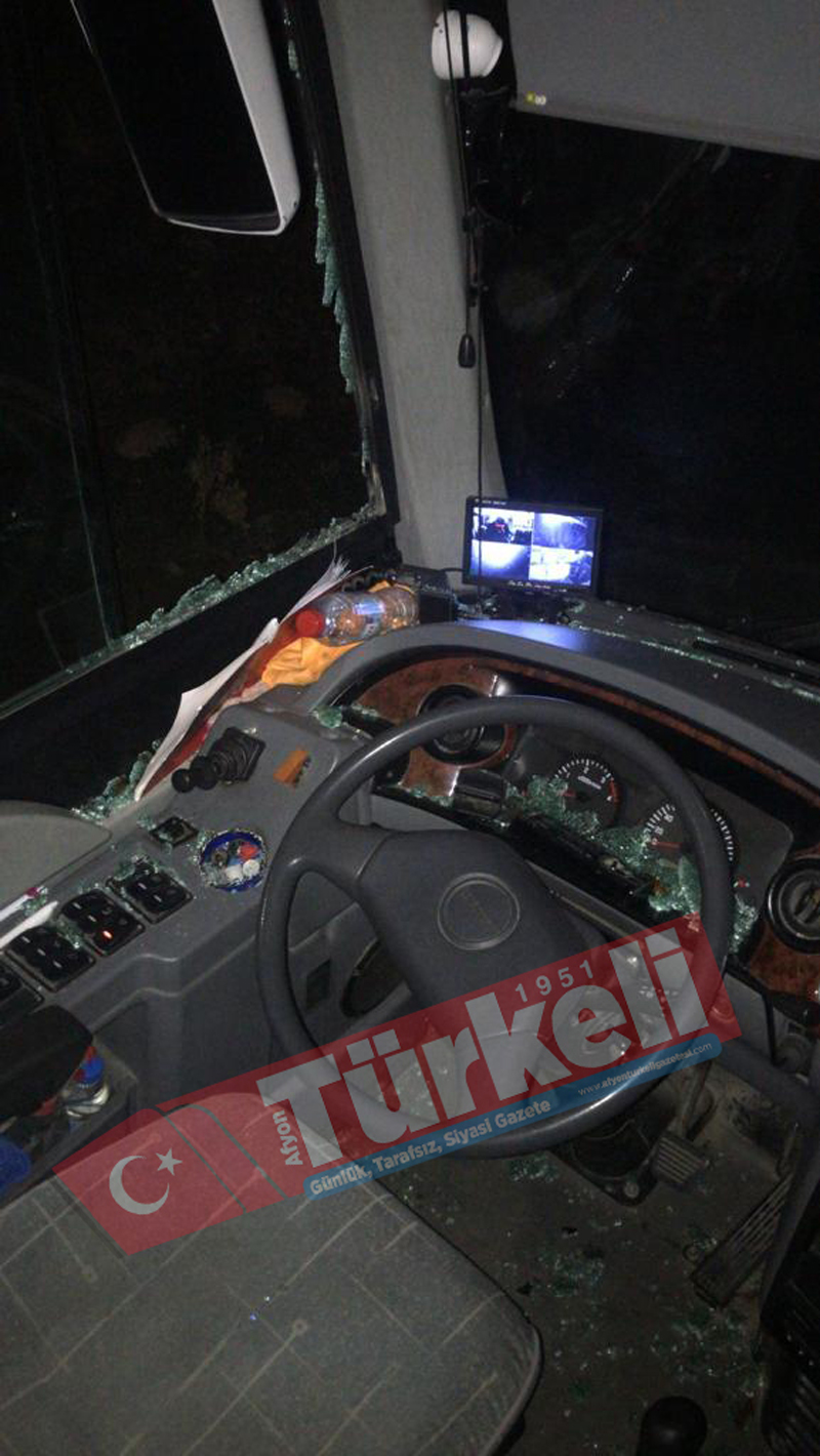 Uyuşturucu madde kullanan gençler okul servisine saldırdı