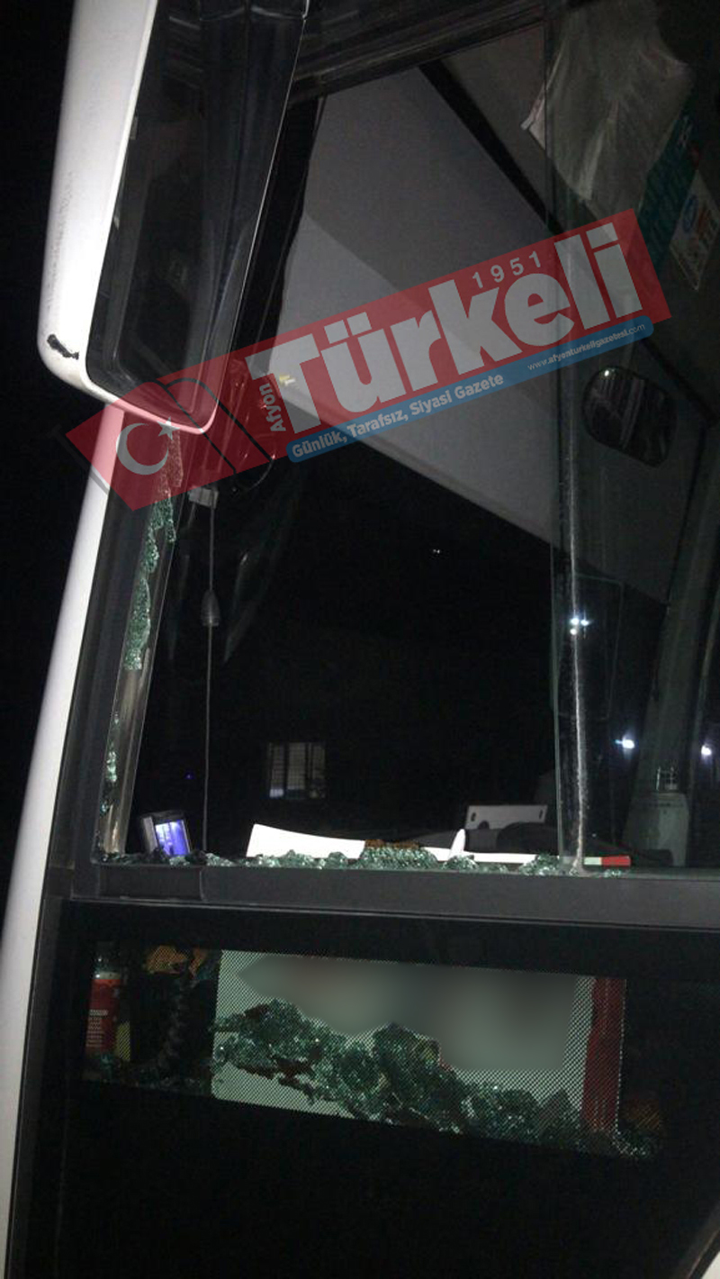 Uyuşturucu madde kullanan gençler okul servisine saldırdı