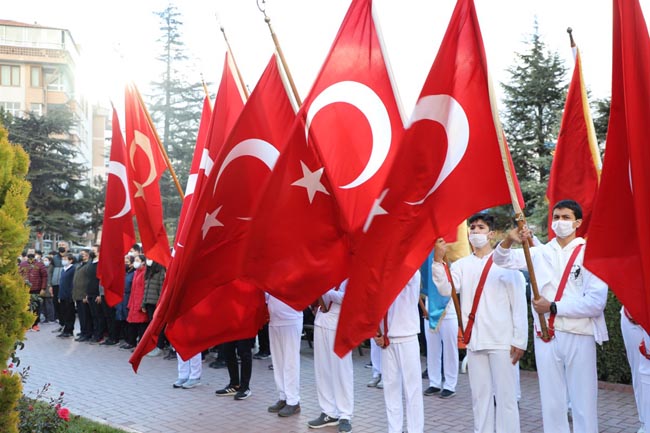 ATAMIZ SAYGI VE MİNNETLE ANILDI