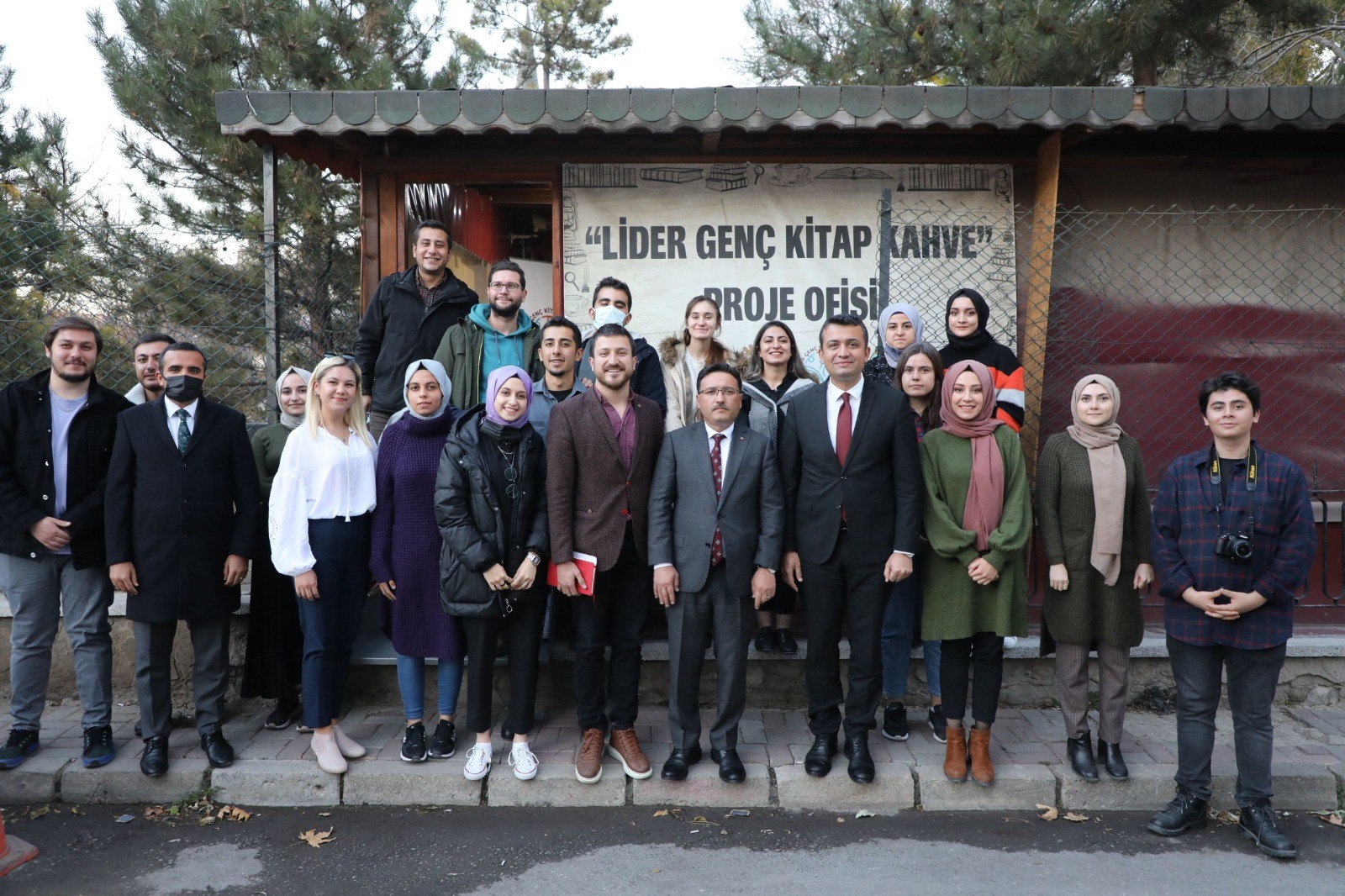 Vali Çiçek gençlerin konuğu oldu