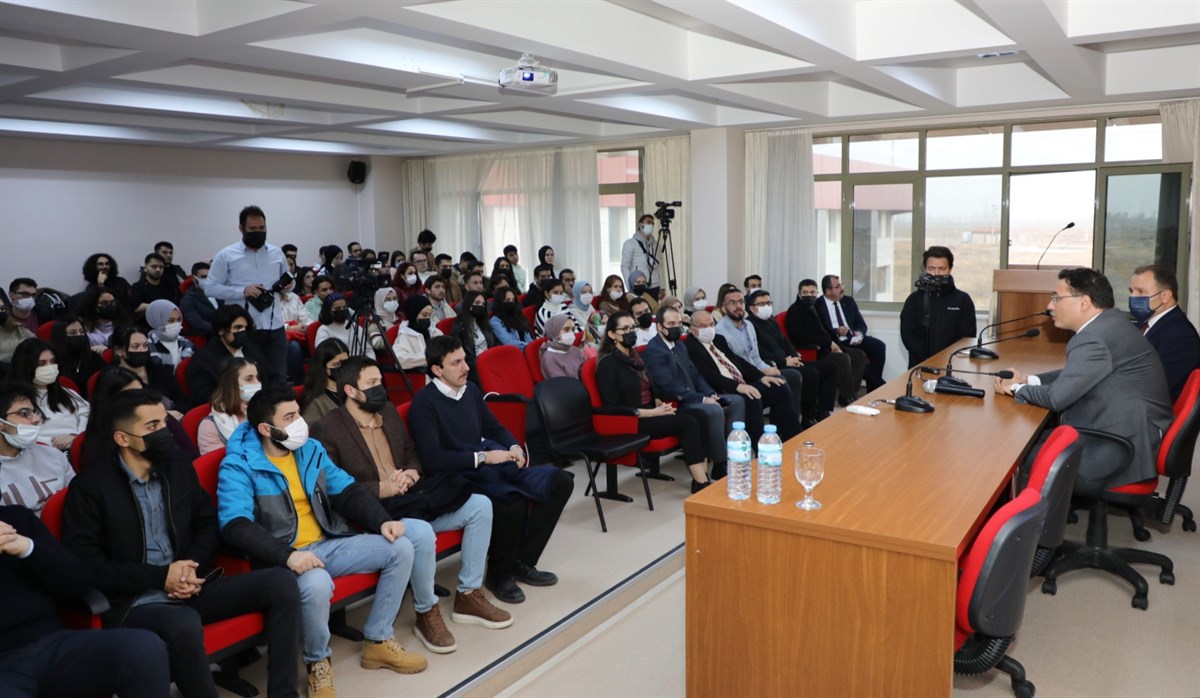 Vali Çiçek Hukuk Öğrencileri İle Söyleşi Yaptı