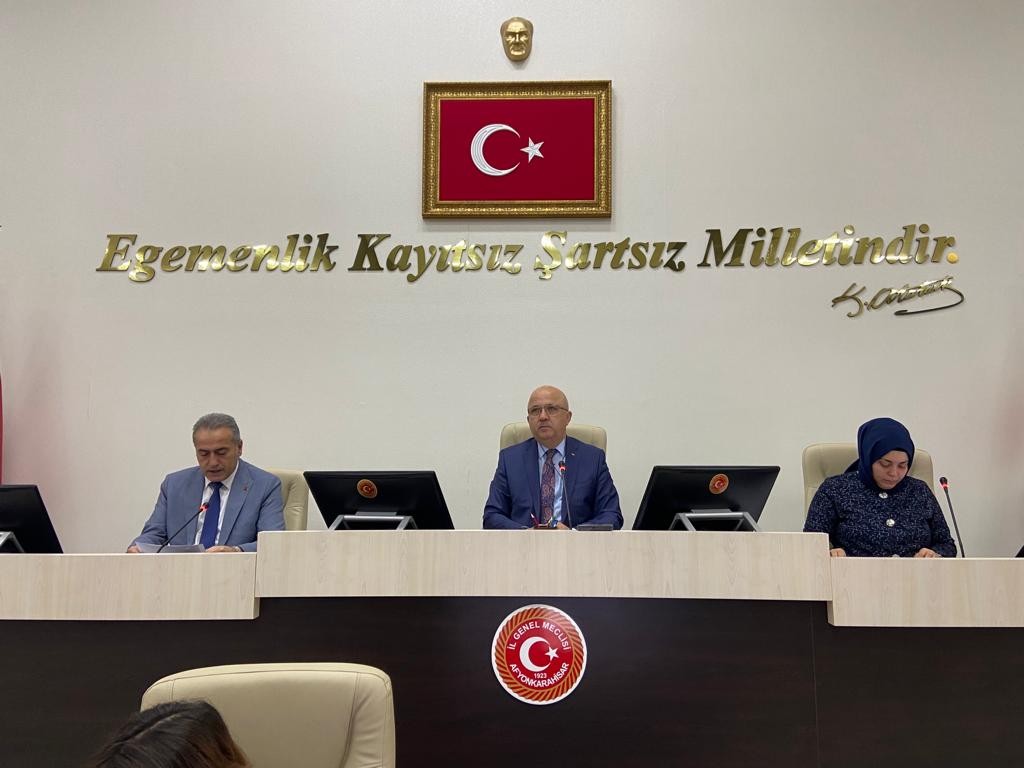 BİZİ APARTMAN GÖREVLİSİ SANIYORLAR