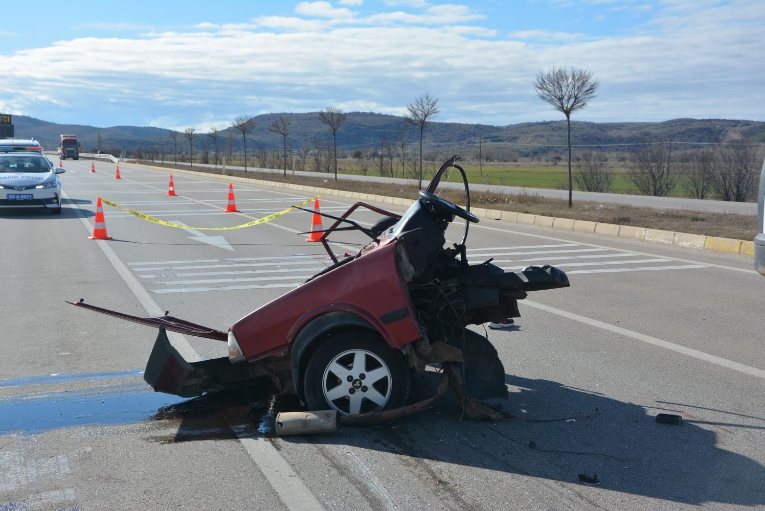 TRAFİK KAZASI: 1 ÖLÜ 3 YARALI