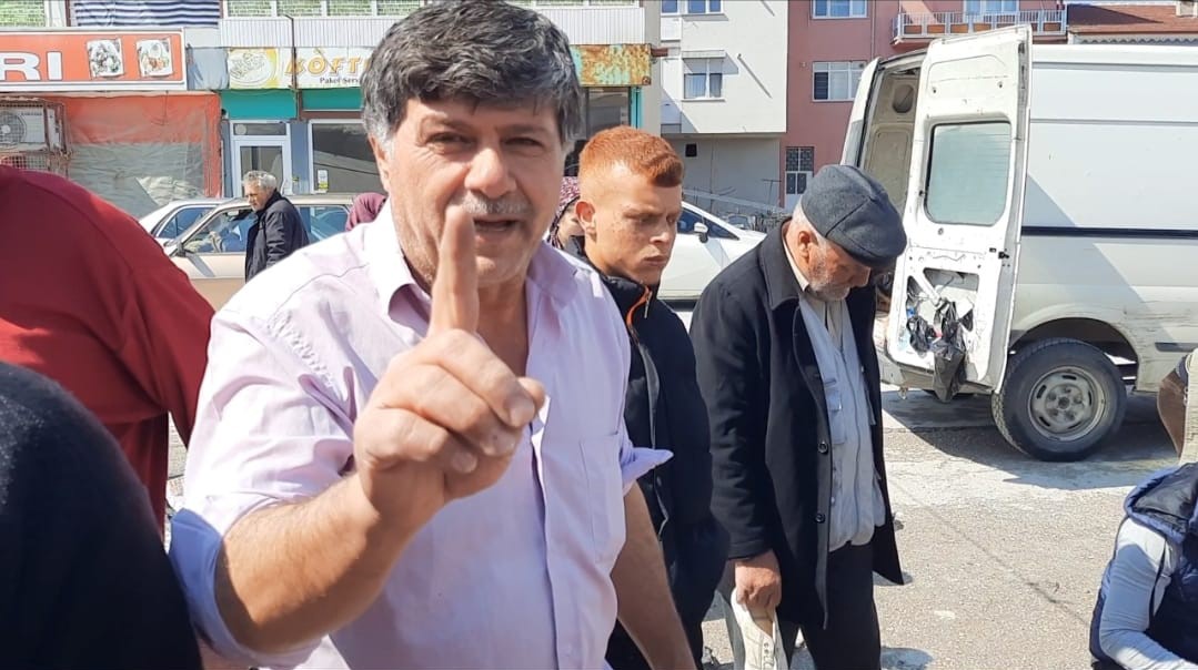 BU PAZARDA AYAKKABILAR 1 TL!