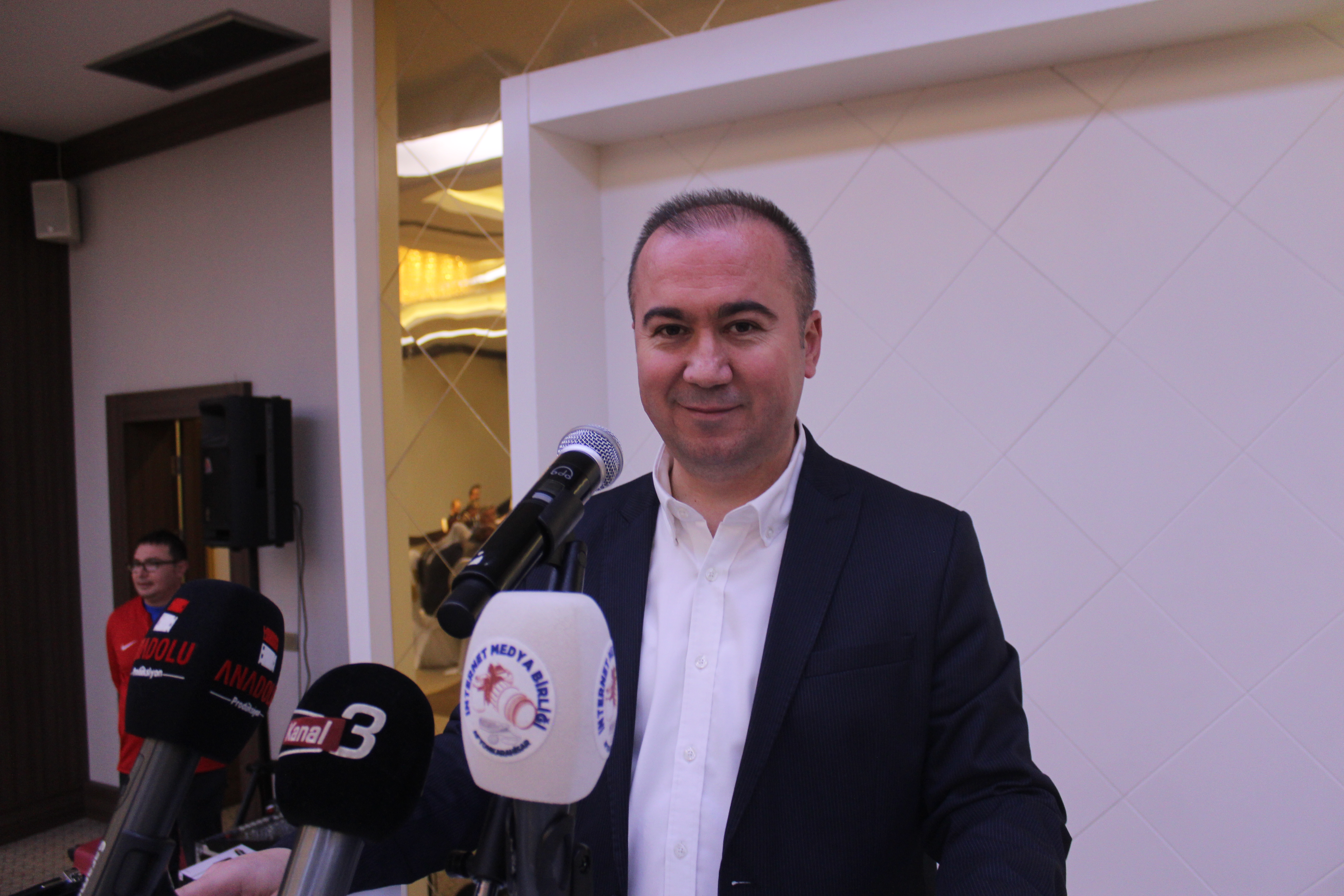 “AK PARTİLİLER BEN BU DAVANIN NEFERİYİM ANLAYIŞINI BENİMSEMİŞTİR.”