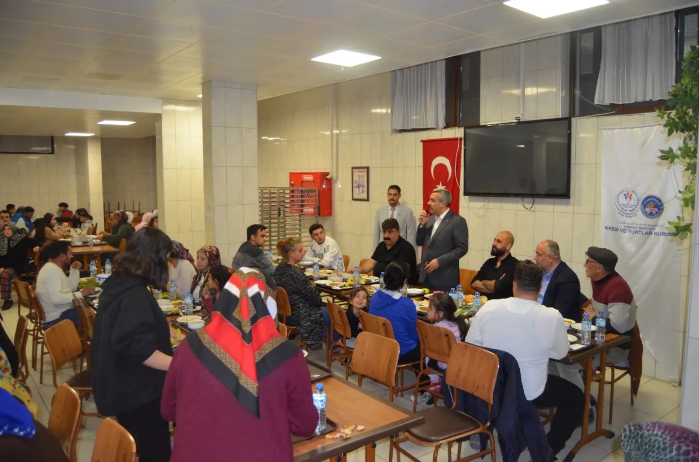 BAKAN YARDIMCISI BAYDAŞ, DEPREMZEDELERLE İFTARDA BULUŞTU