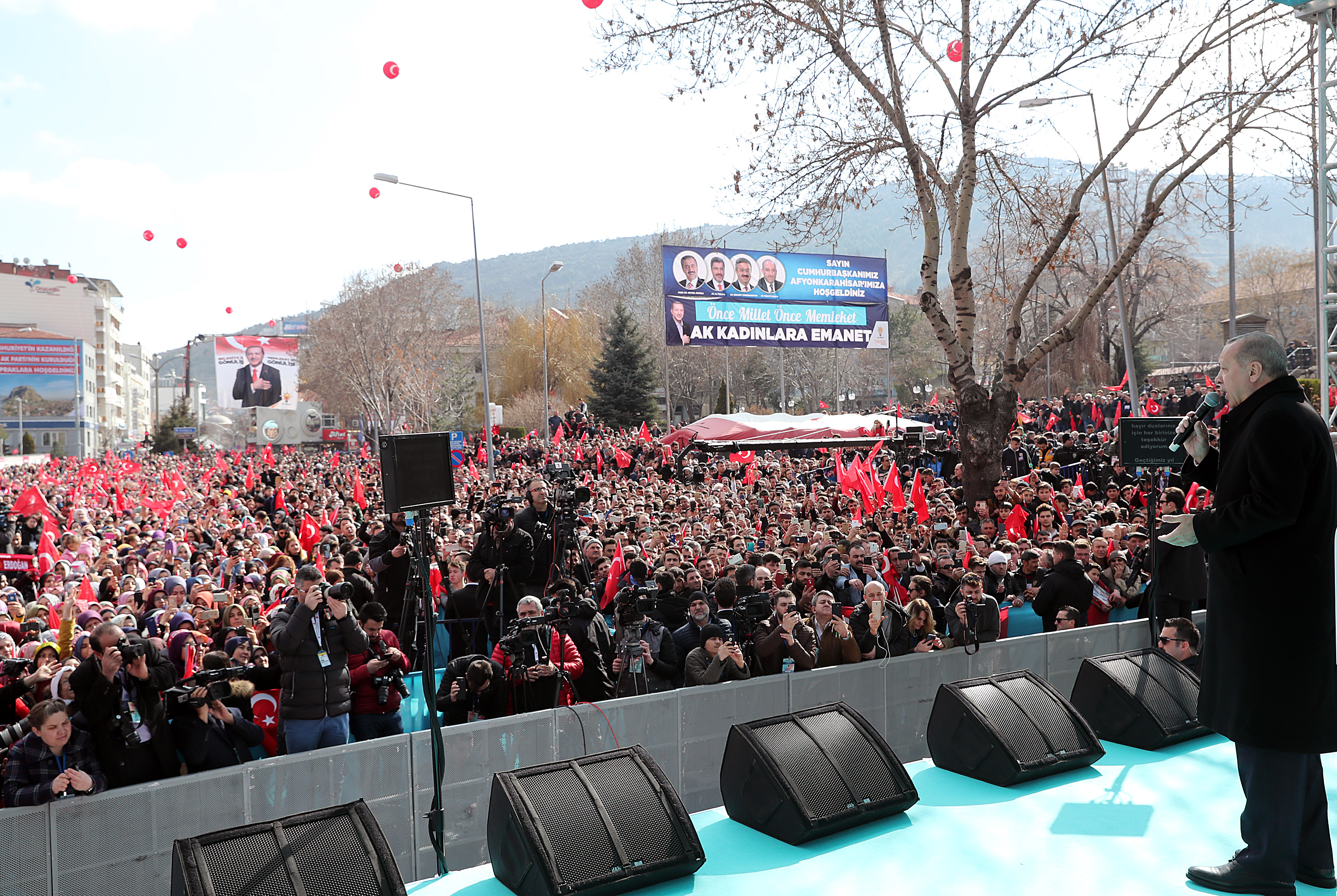 "AFYONKARAHİSAR HALKI CUMHURBAŞKANIMIZI ZAFER MEYDANINDA KUCAKLAMAYA HAZIRDIR"