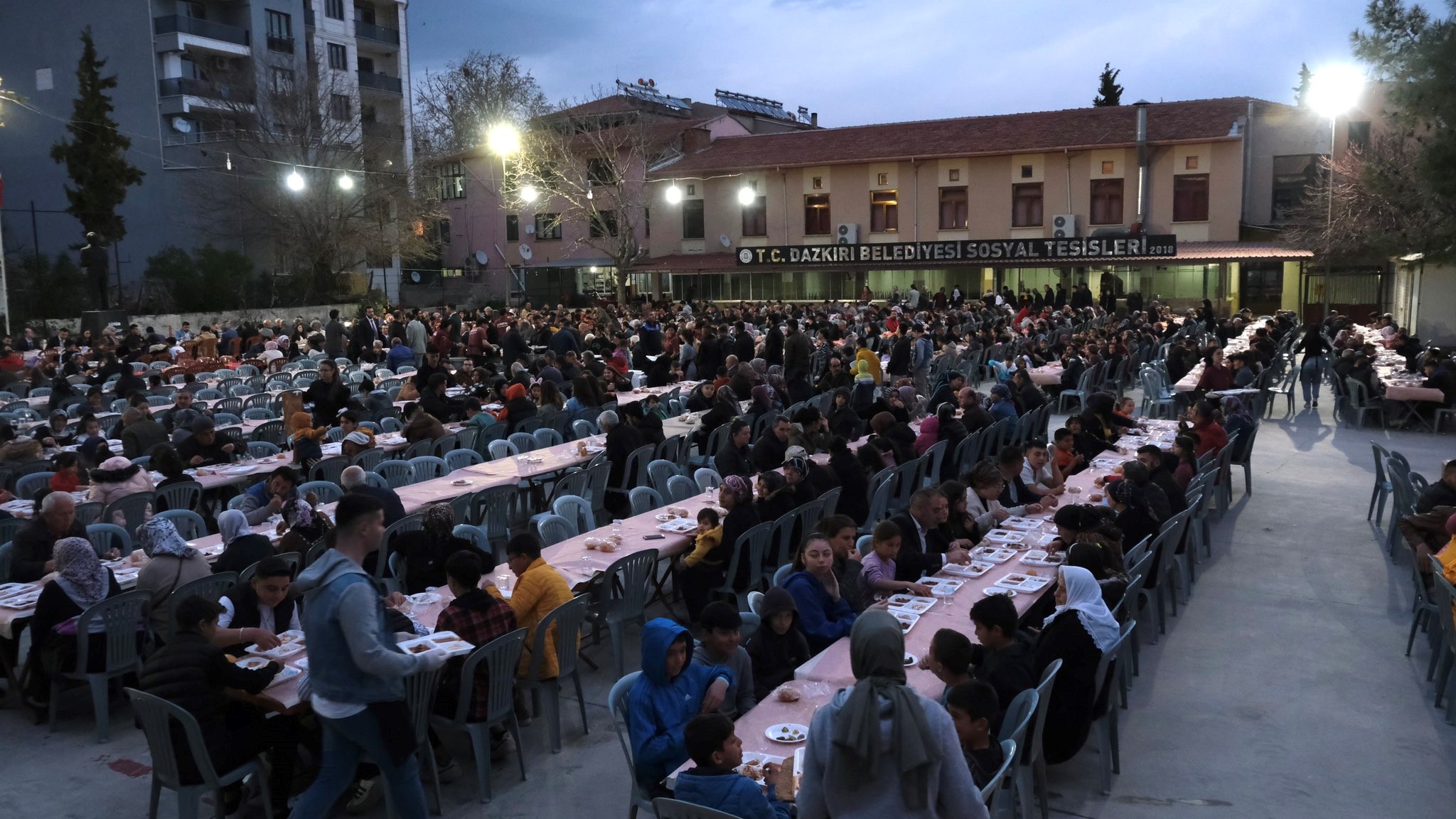“SİYASİLER BİRBİRİNE DÜŞMAN DEĞİLDİR”