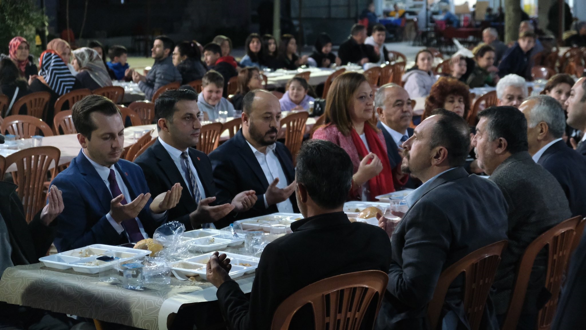 “SİYASİLER BİRBİRİNE DÜŞMAN DEĞİLDİR”