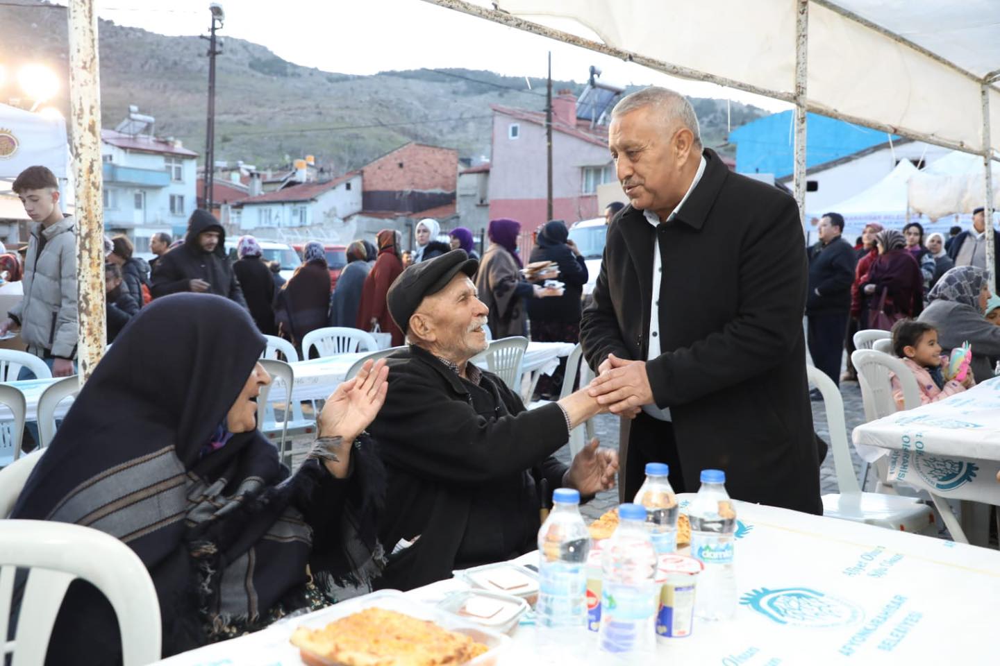 BAŞKAN ZEYBEK’E OLUCAK VE TAŞPINAR’DA YOĞUN İLGİ