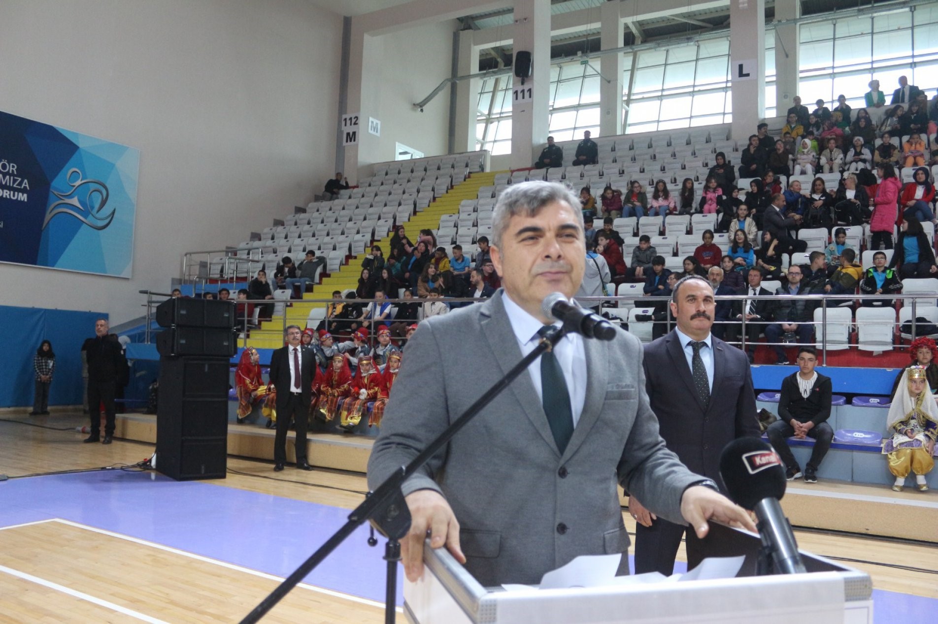 AFYON’DA 23 NİSAN’IN 103. YILDÖNÜMÜ COŞKUYLA KUTLANDI