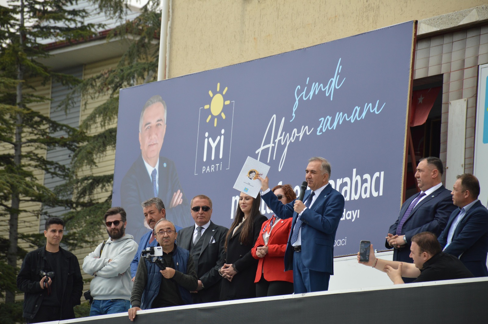 İYİ PARTİ ŞUHUT’A ÇIKARMA YAPTI