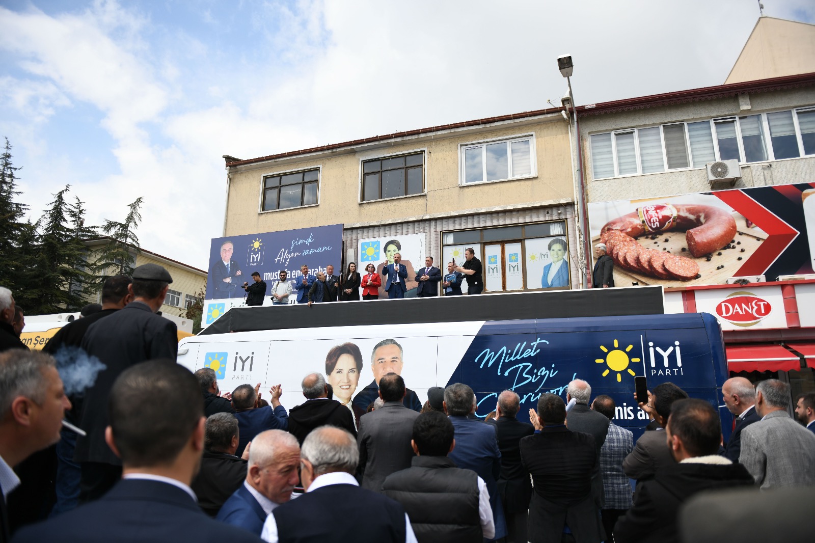 İYİ PARTİ ŞUHUT’A ÇIKARMA YAPTI