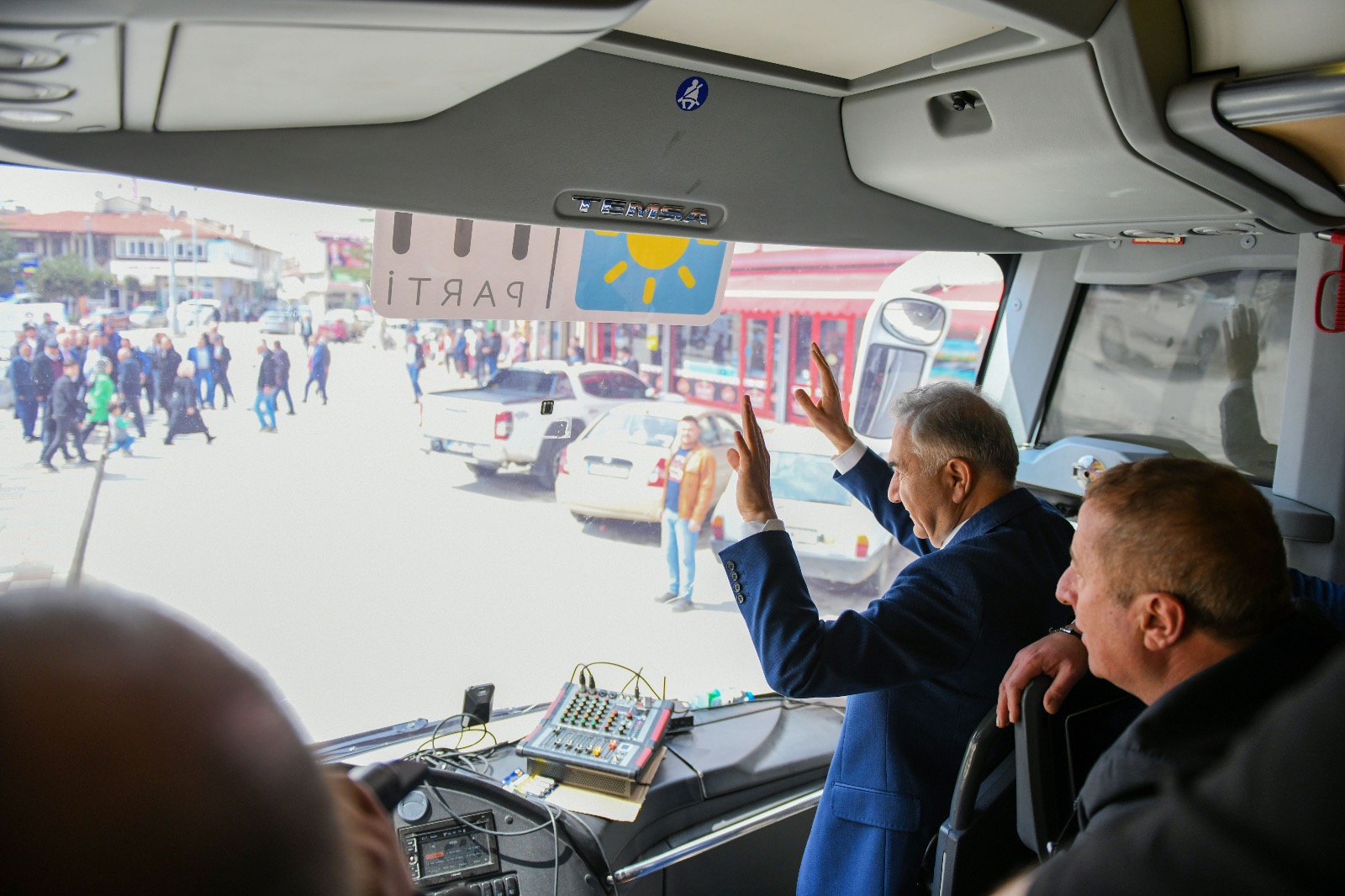 İYİ PARTİ ŞUHUT’A ÇIKARMA YAPTI
