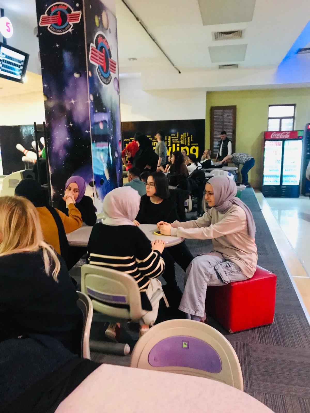 BAYRAMDA AFYONLULAR ALIŞVERİŞ MERKEZLERİNE AKIN ETTİ