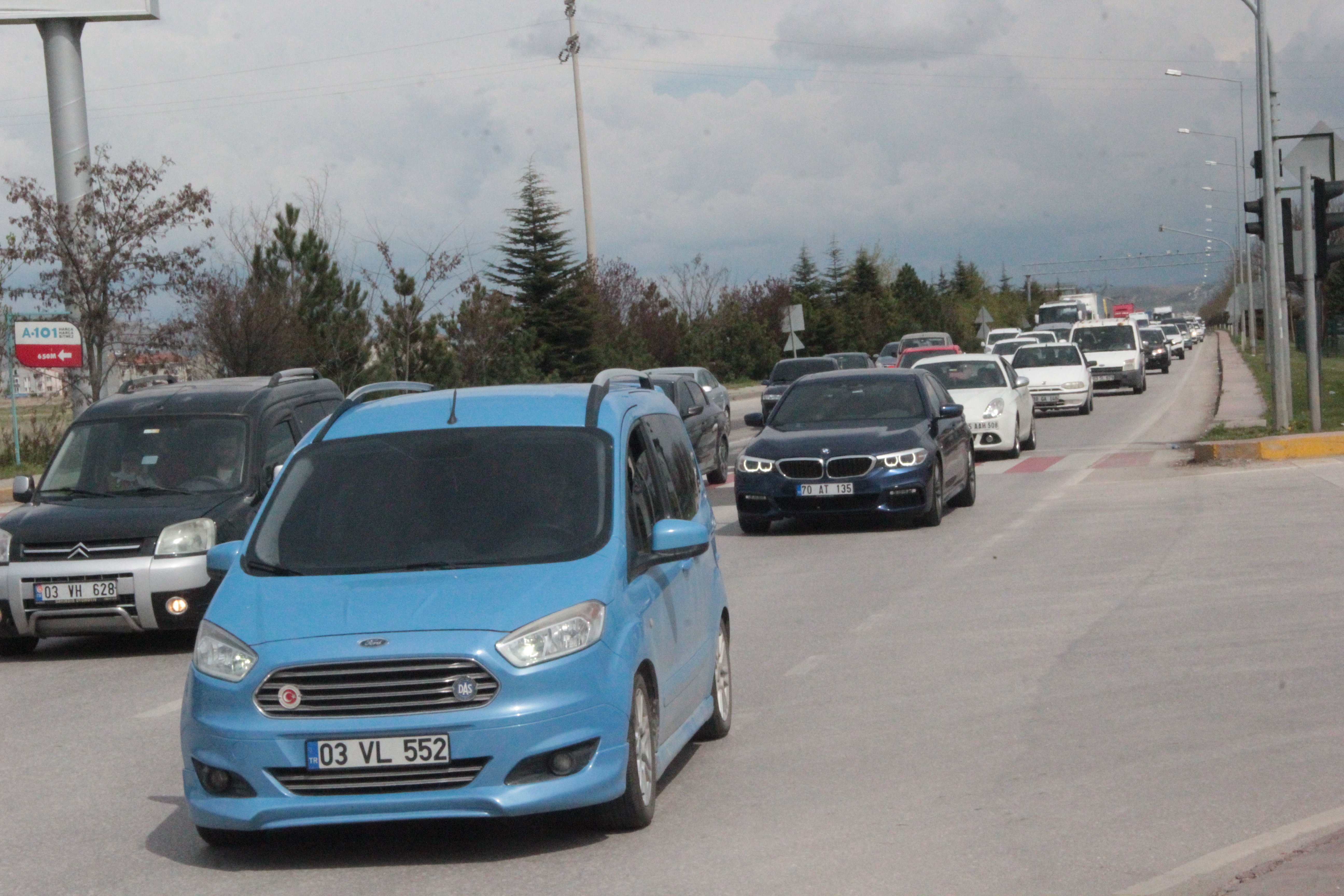 AFYON’DA BAYRAM DÖNÜŞÜ TRAFİK YOĞUNLUĞU YAŞANDI