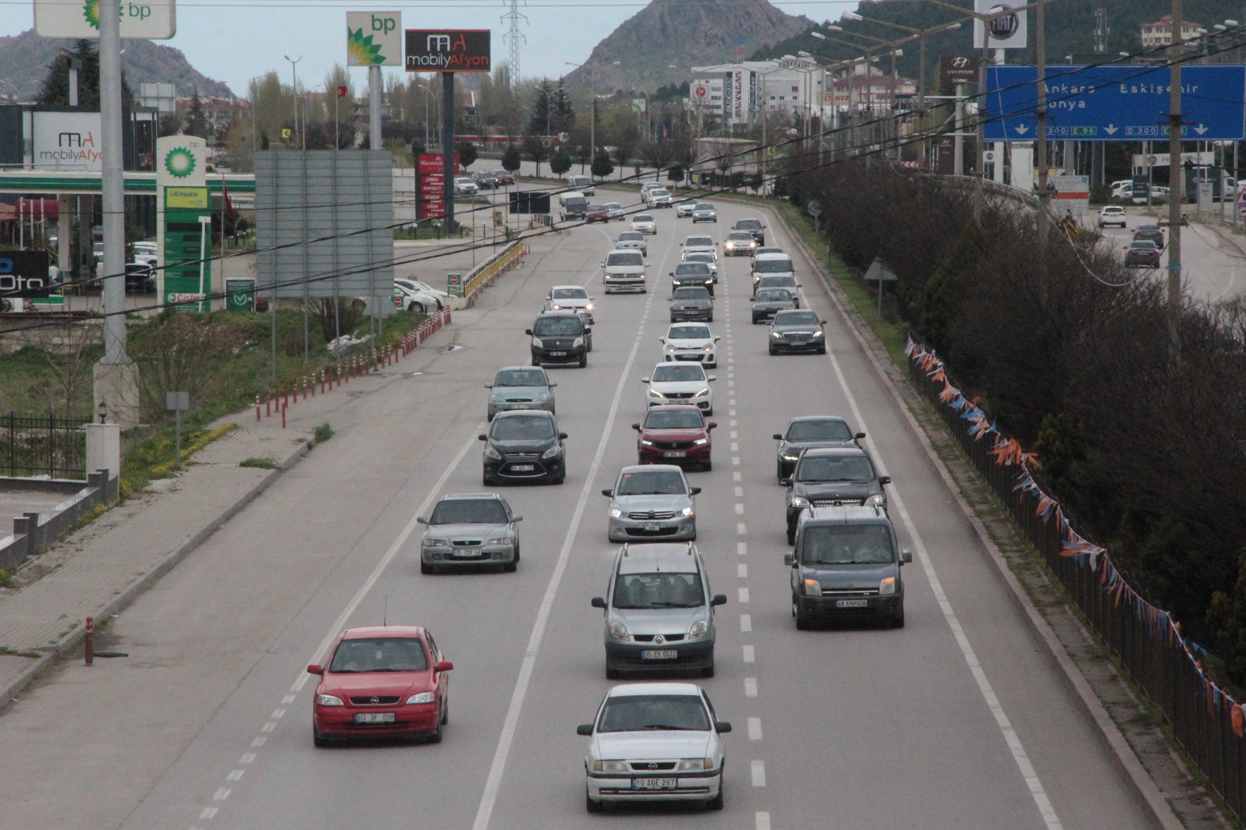 AFYON’DA BAYRAM DÖNÜŞÜ TRAFİK YOĞUNLUĞU YAŞANDI