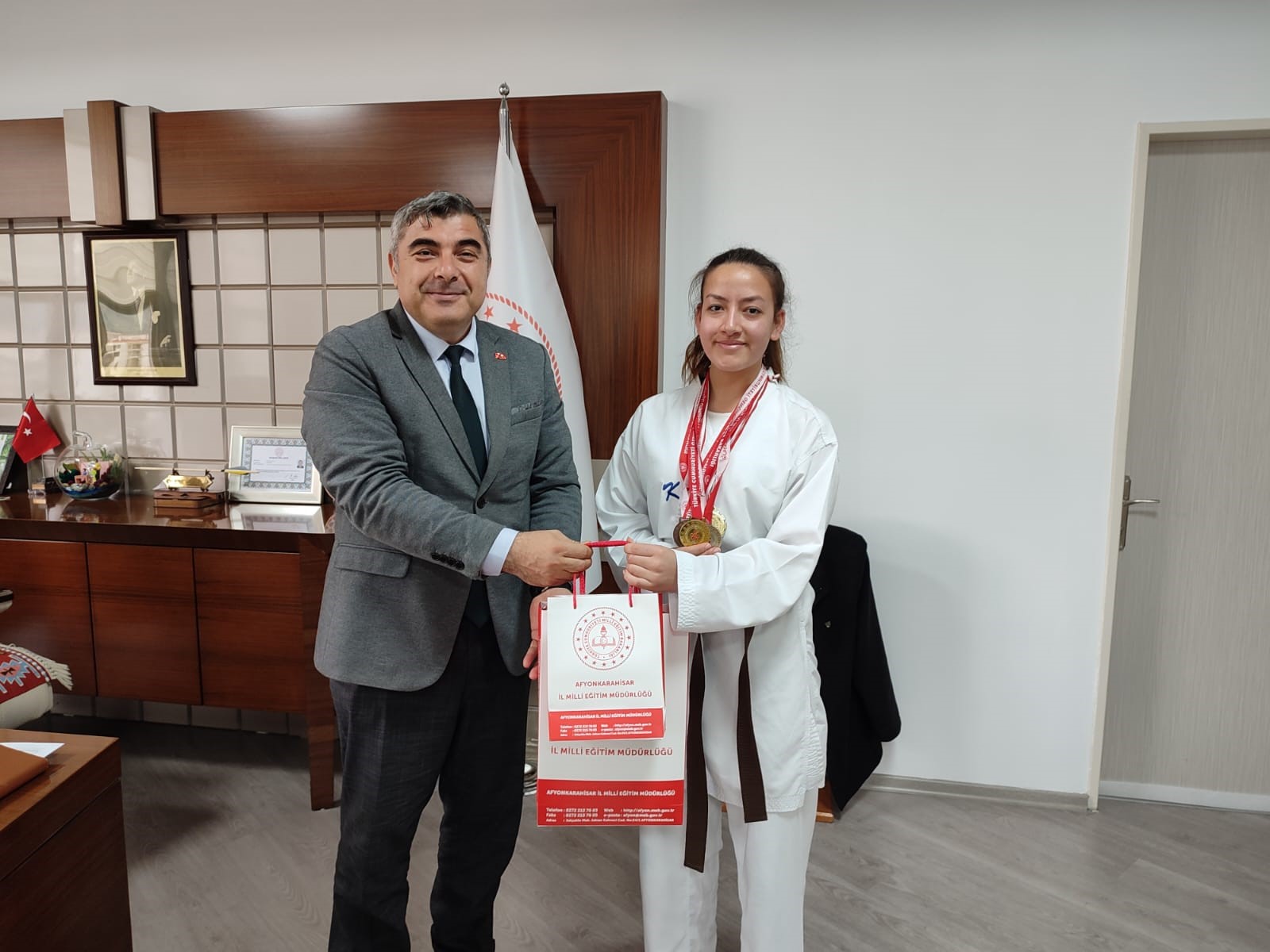 KARATE ÜÇÜNCÜSÜ AKÇİN, SÜNNETCİ’Yİ ZİYARET ETTİ
