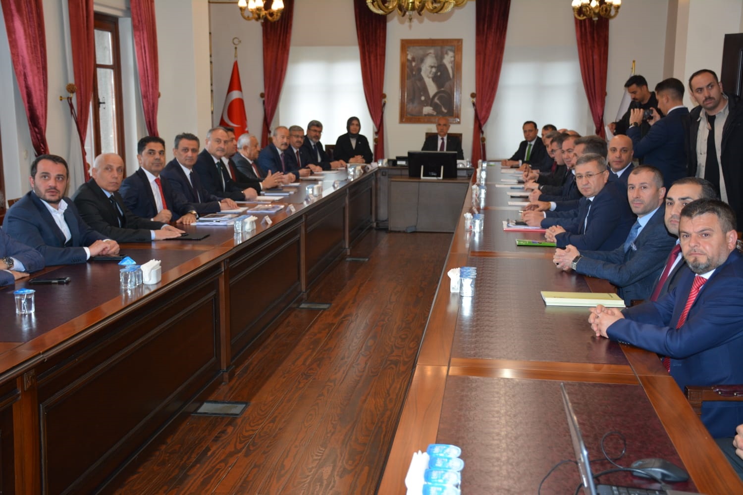 BAKAN KİRİŞÇİ AFYONKARAHİSAR VALİLİĞİ’Nİ ZİYARET ETTİ