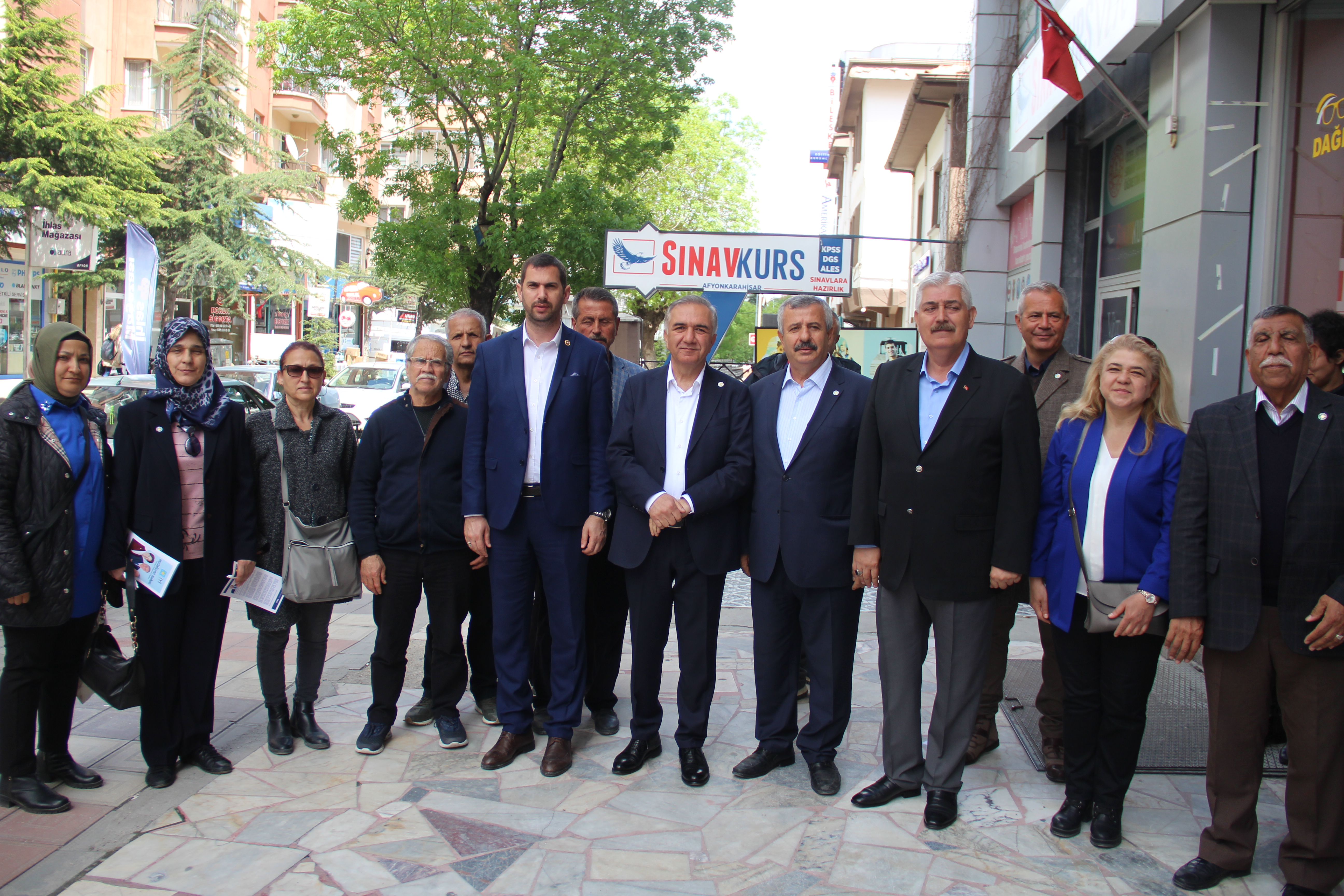 "ESNAF ÖNÜNÜ GÖREMİYOR"