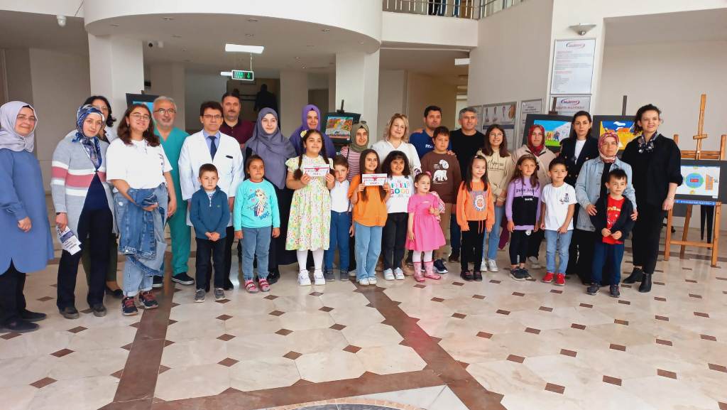 AFYONLU ÇOCUKLAR DEPREMİN RESMİNİ ÇİZDİ