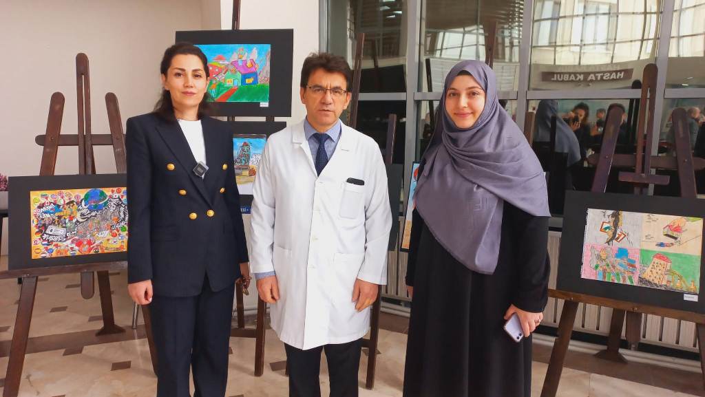 AFYONLU ÇOCUKLAR DEPREMİN RESMİNİ ÇİZDİ