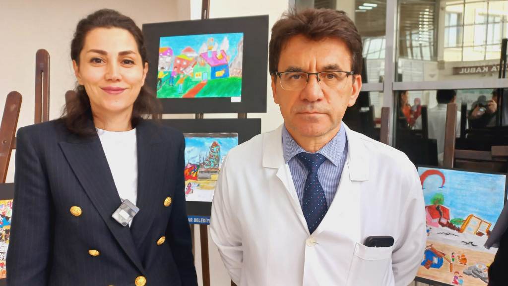 AFYONLU ÇOCUKLAR DEPREMİN RESMİNİ ÇİZDİ