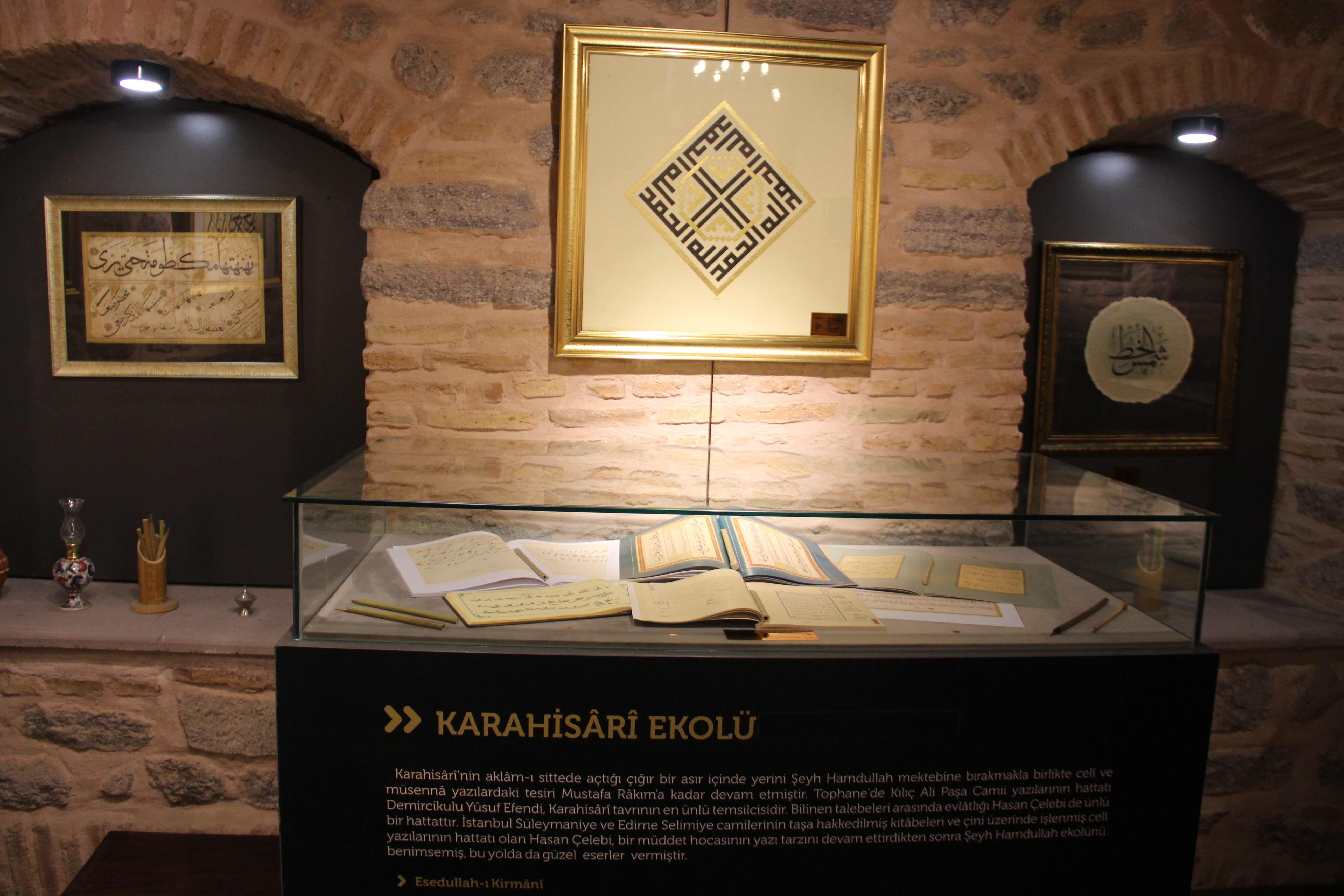 AHMET ŞEMSETTİN KARAHİSARİ SANAT GALERİSİ BÜYÜK İLGİ GÖRÜYOR