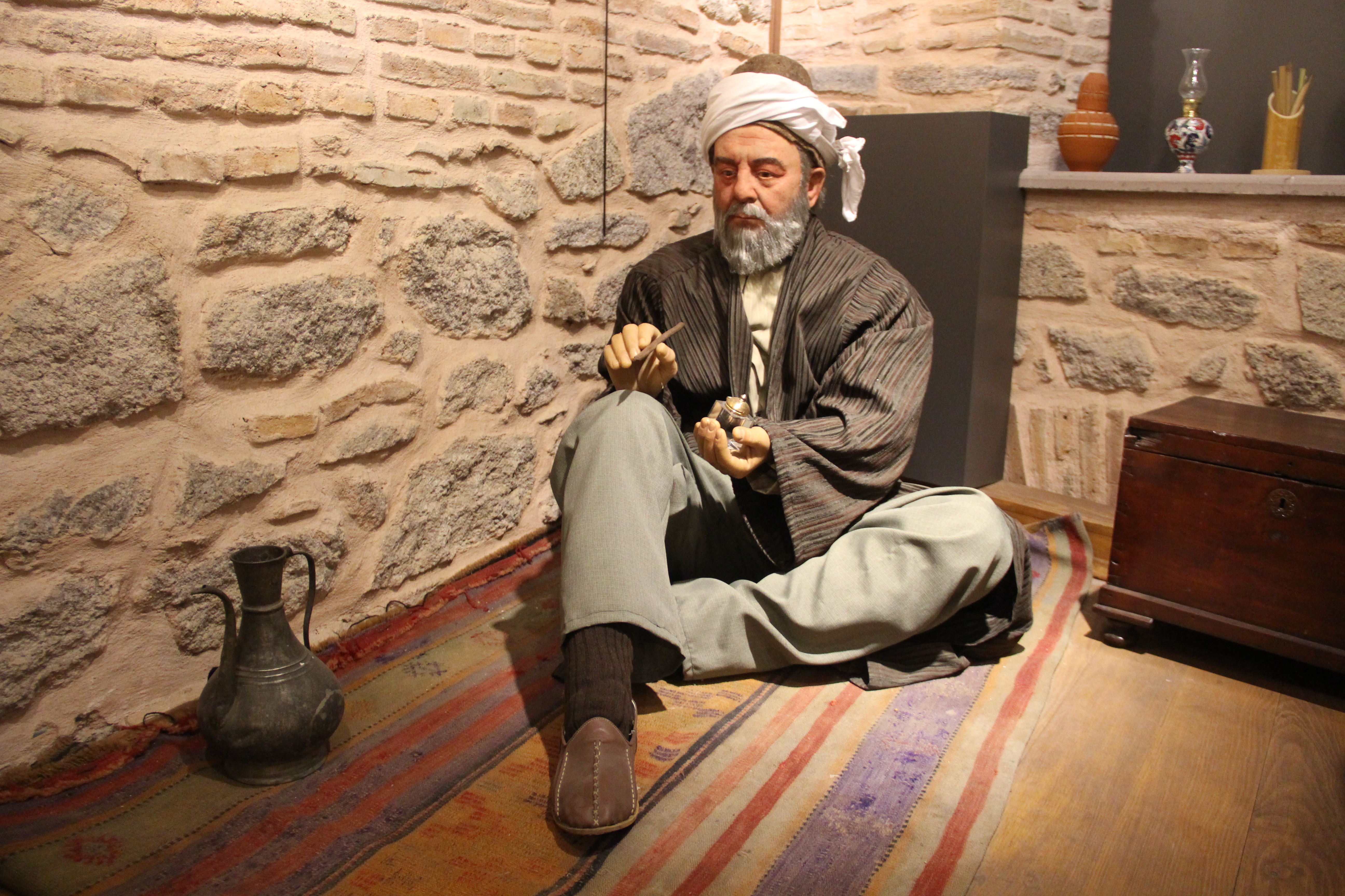 AHMET ŞEMSETTİN KARAHİSARİ SANAT GALERİSİ BÜYÜK İLGİ GÖRÜYOR
