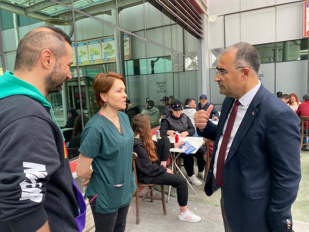 DR. ARSLAN MESLEKTAŞLARINI, HASTA VE HASTA YAKINLARINI ZİYARET ETTİ