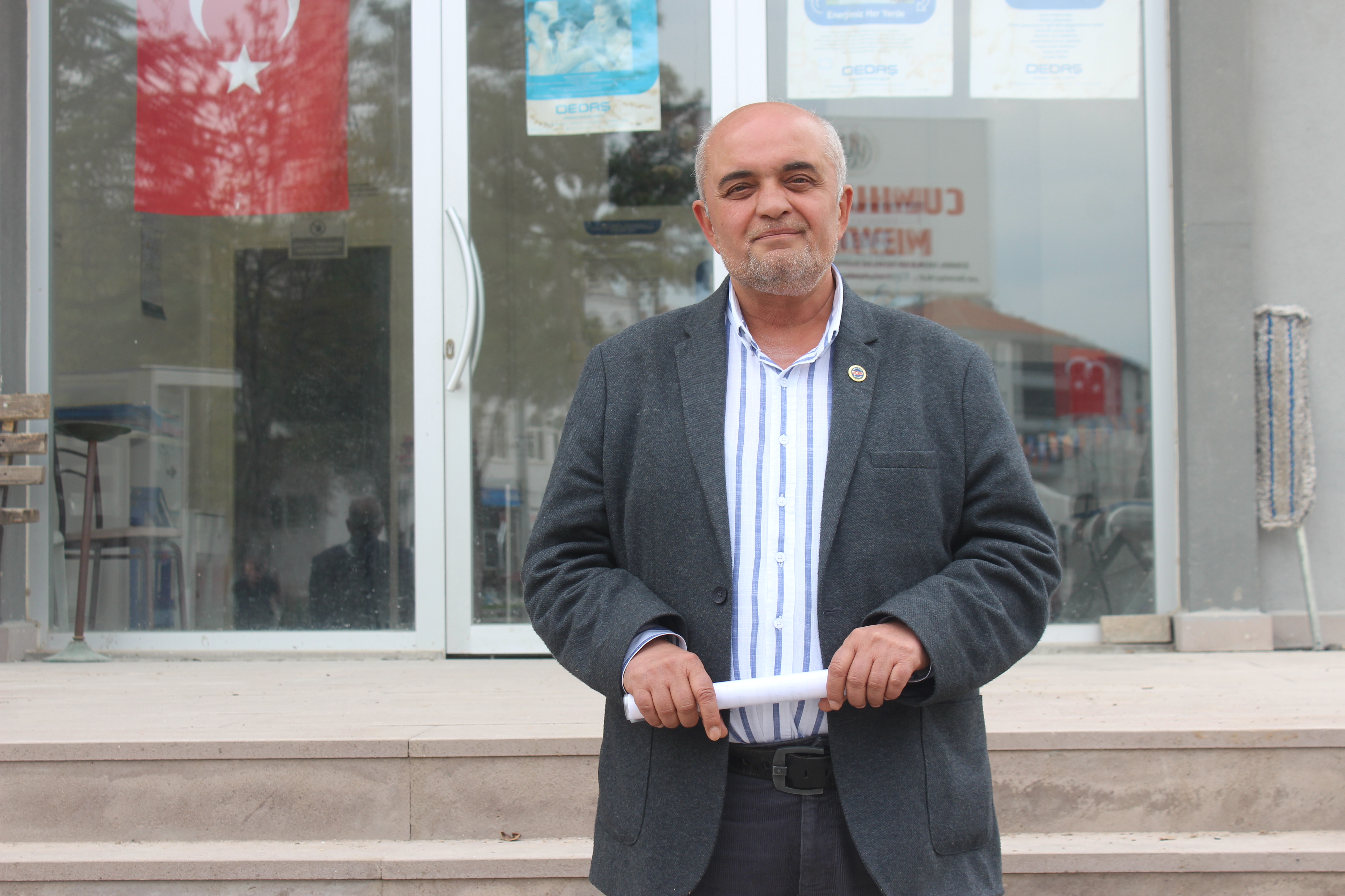 “İHSANİYE İLÇESİ’NİN EKSİKLİKLERİNİ PANKART YAPTIK”