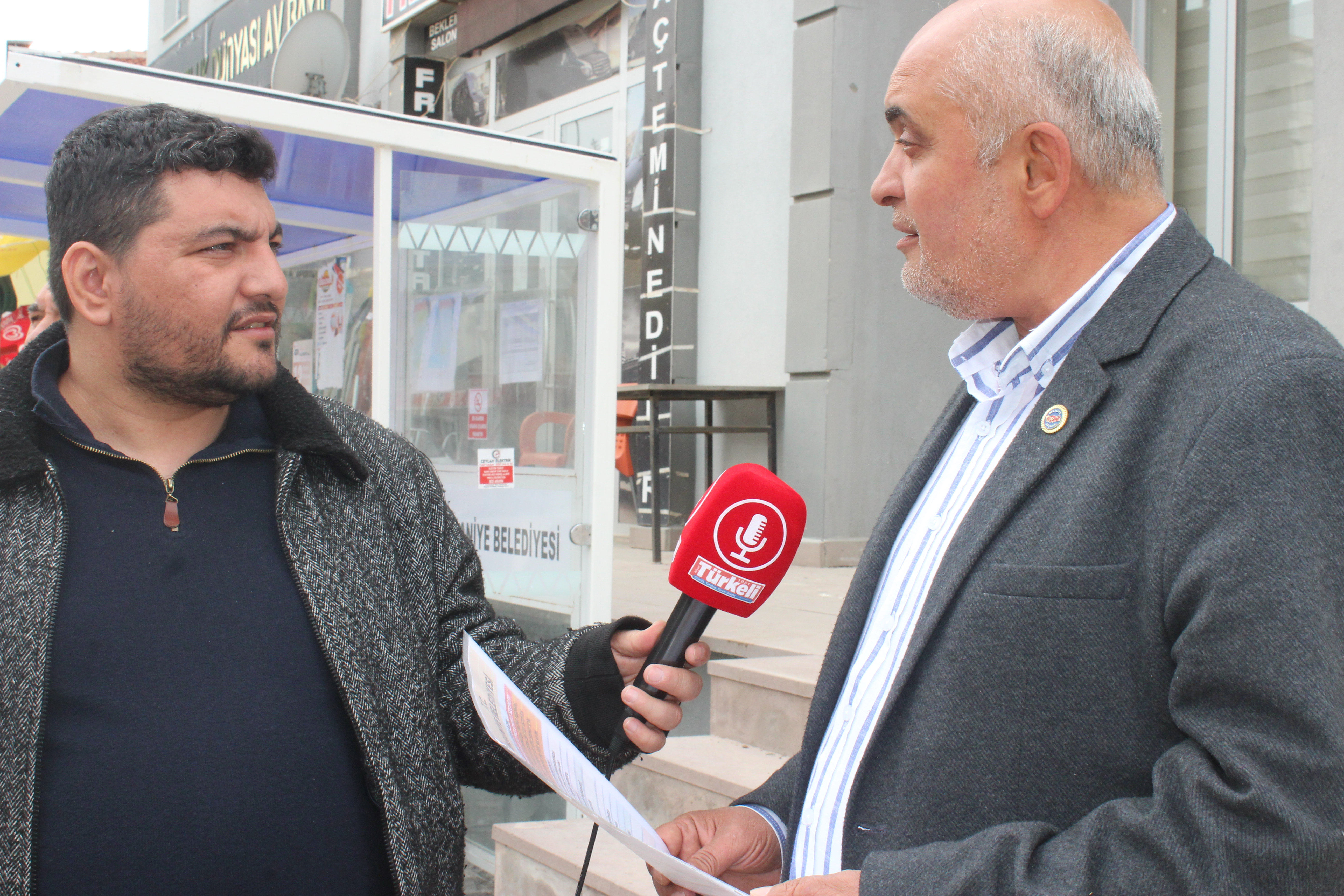 “İHSANİYE İLÇESİ’NİN EKSİKLİKLERİNİ PANKART YAPTIK”