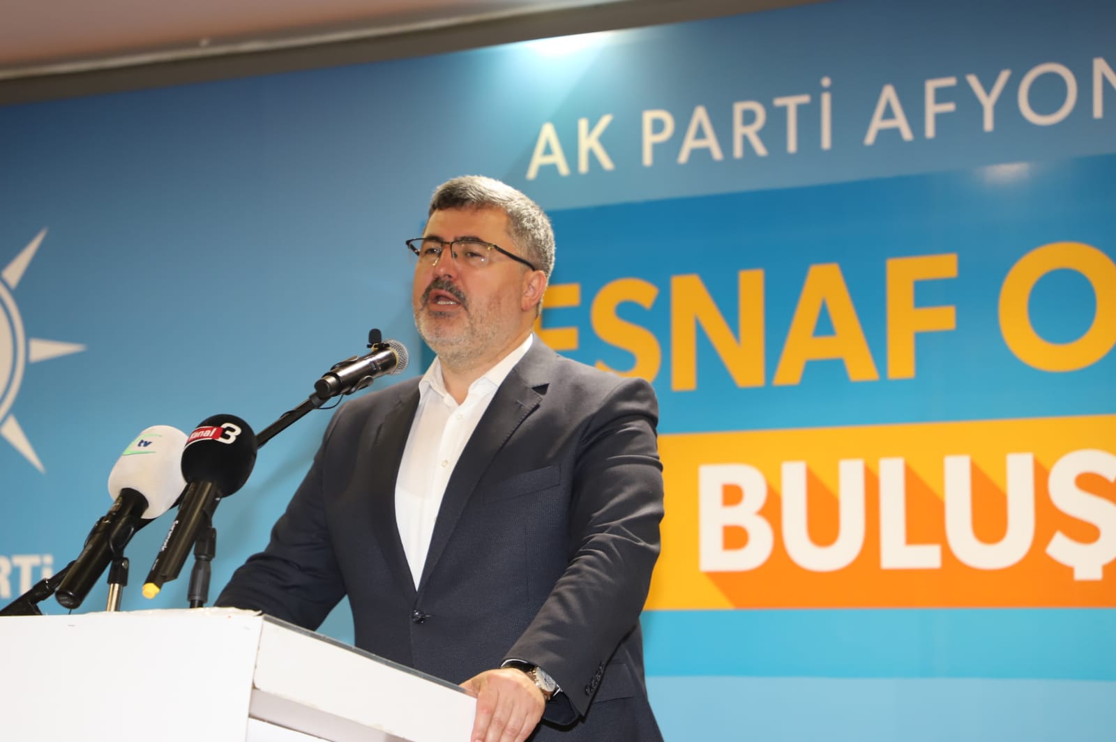 AK PARTİ TEŞKİLATLARI ESNAFLARIN ODA BAŞKANLARI İLE BULUŞTU