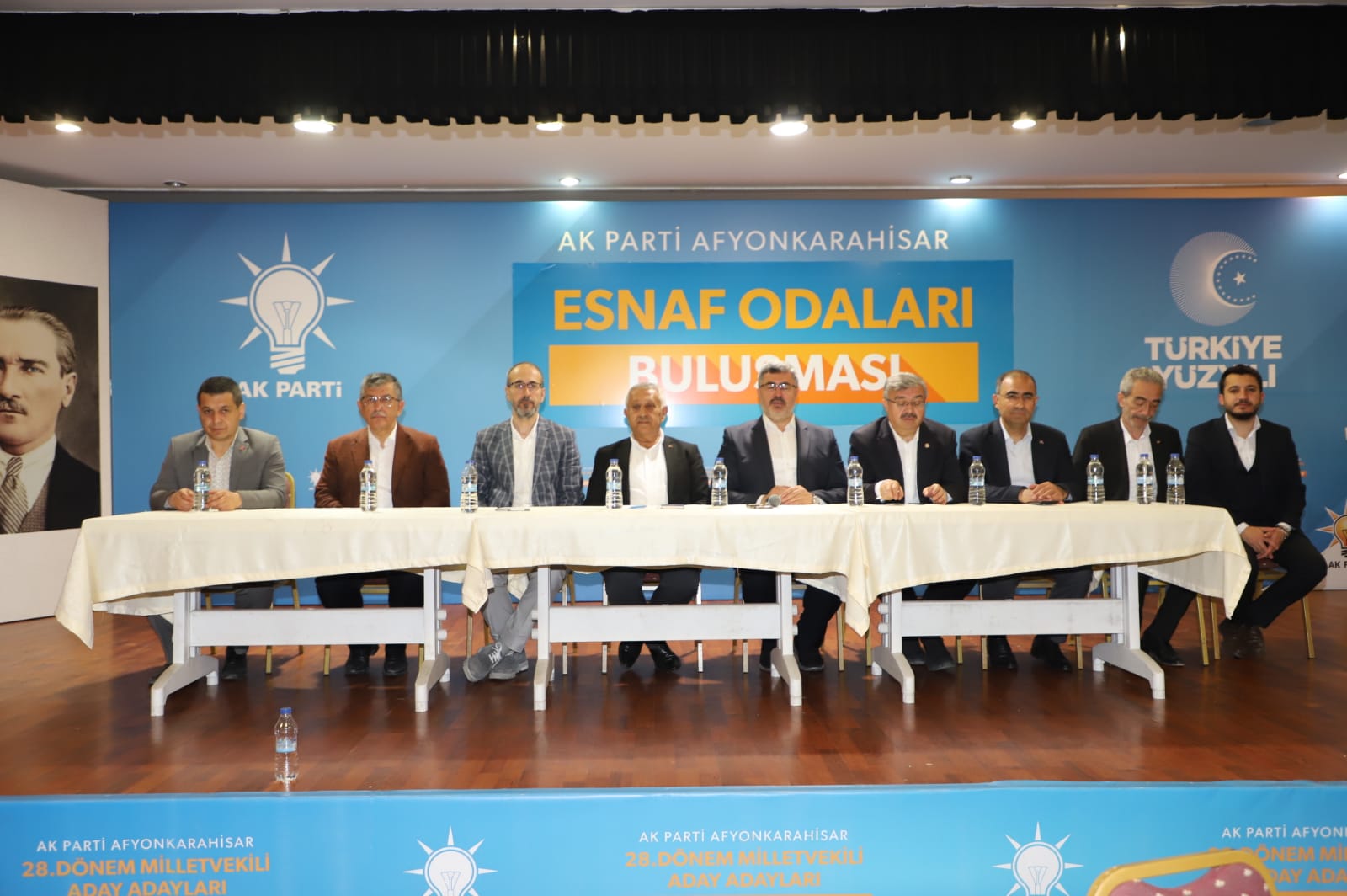 AK PARTİ TEŞKİLATLARI ESNAFLARIN ODA BAŞKANLARI İLE BULUŞTU