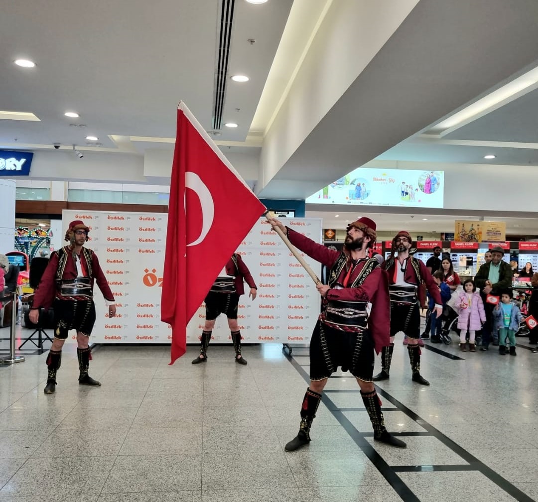 ÖZDİLEK AFYONKARAHİSAR’DA BAYRAM COŞKUSU