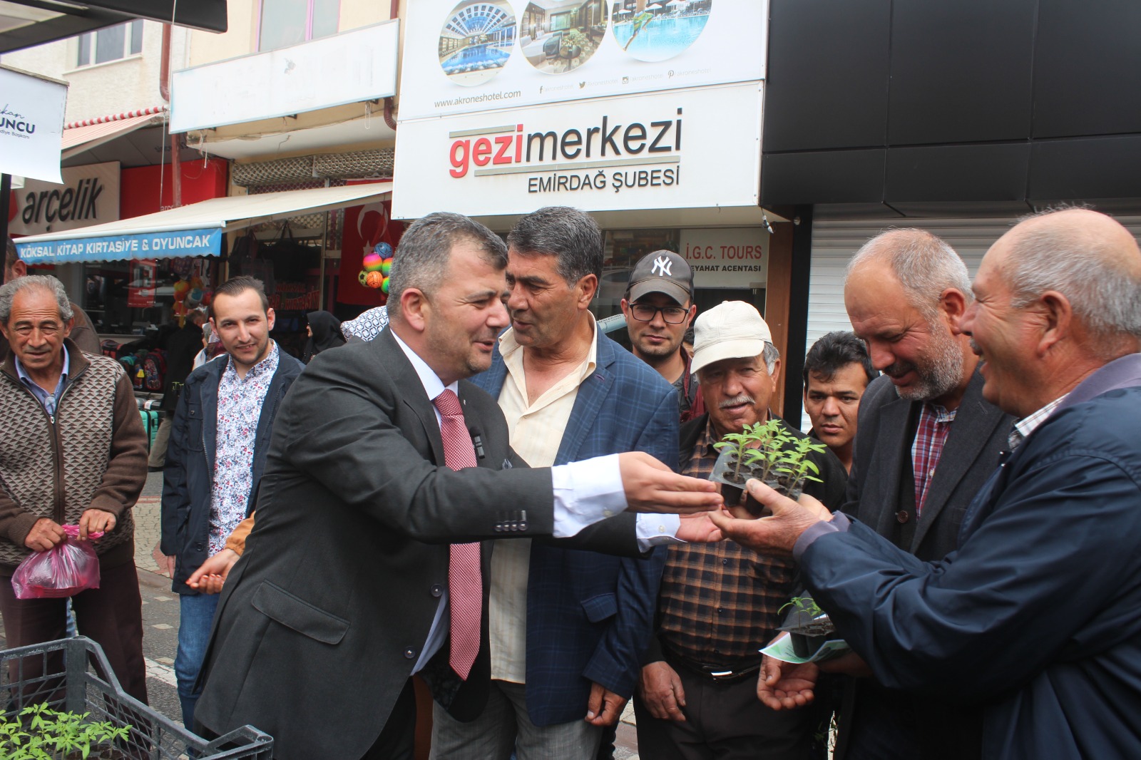 YARIM ASIRLIK ATA TOHUMLARI VATANDAŞLA BULUŞTU