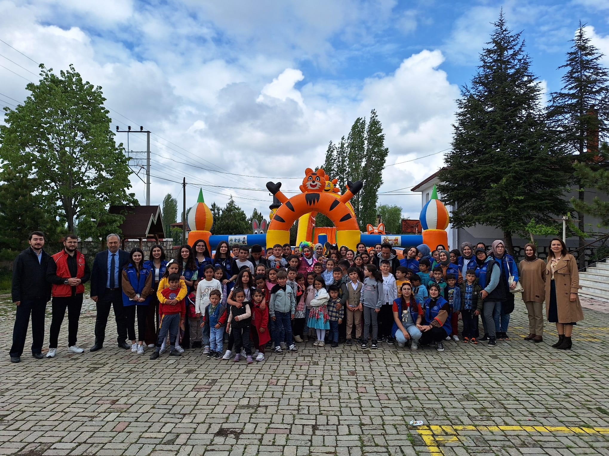AFYONKARAHİSAR’DA MERKEZİM HER YERDE PROJESİ DEVAM EDİYOR