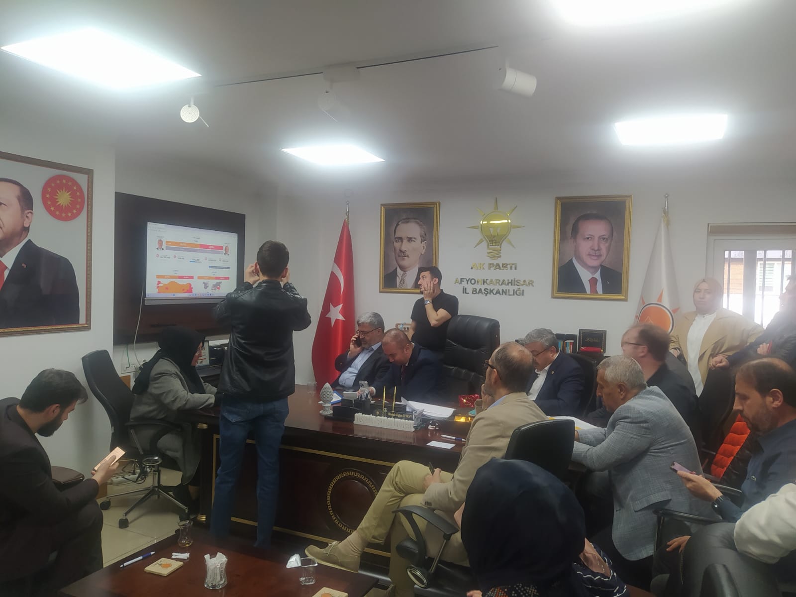 AK PARTİ'DE MERAKLI BEKLEYİŞ