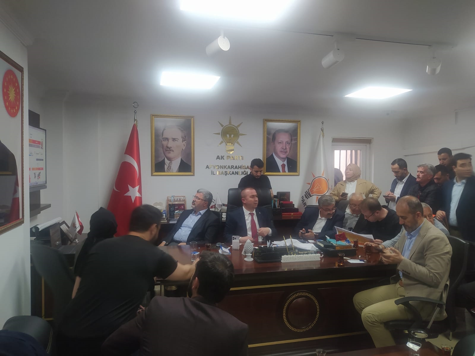 AK PARTİ'DE MERAKLI BEKLEYİŞ
